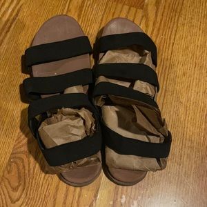 Women’s/junior sandals